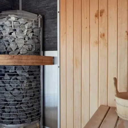 Azizi & Luxury 20m De Plaja