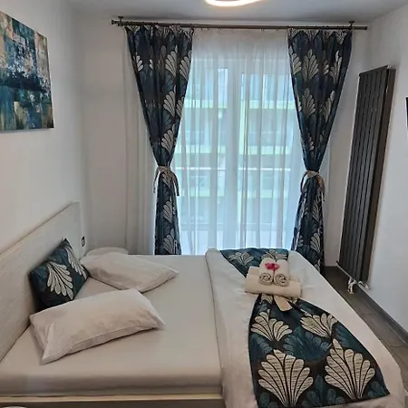 Azizi & Luxury 20m De Plaja *