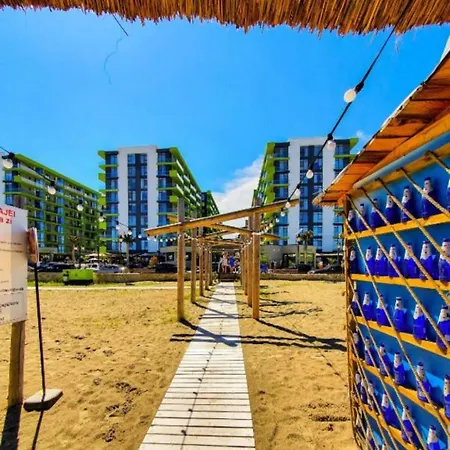 Azizi & Luxury 20m De Plaja Apartman *