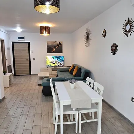 Apartment Azizi & Luxury 20m De Plaja *