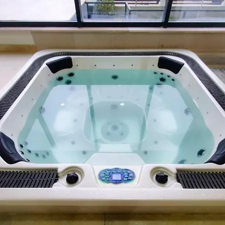 Azizi & Luxury 20m De Plaja Apartman Năvodari