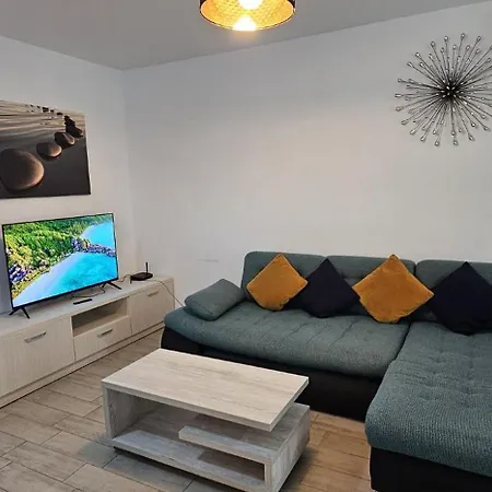 Azizi & Luxury 20m De Plaja *