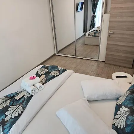Apartment Azizi & Luxury 20m De Plaja *