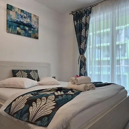 Azizi & Luxury 20m De Plaja