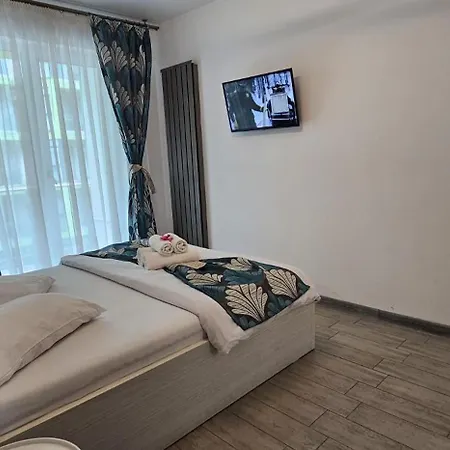 Azizi & Luxury 20m De Plaja