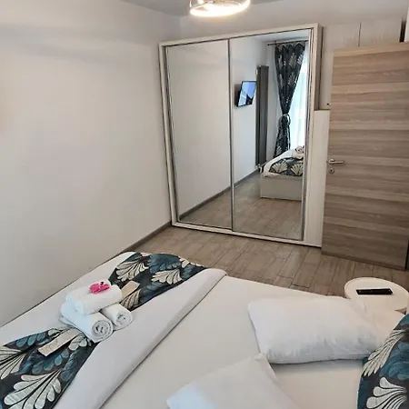 Apartman Azizi & Luxury 20m De Plaja *