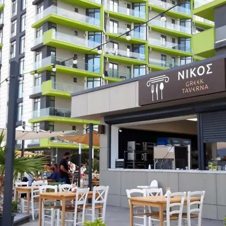 Azizi & Luxury 20m De Plaja Apartman