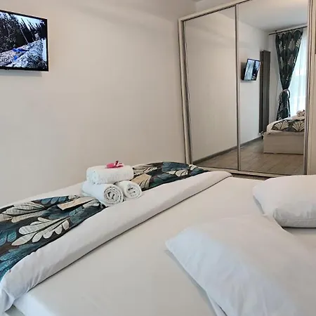 Azizi & Luxury 20m De Plaja Apartman *