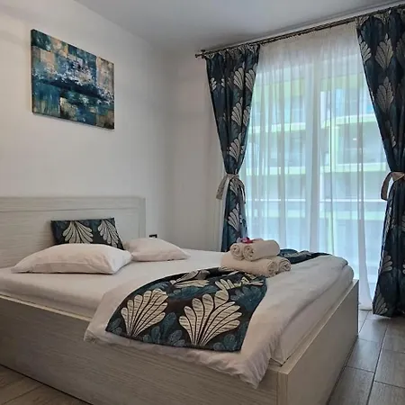 Azizi & Luxury 20m De Plaja Apartman *