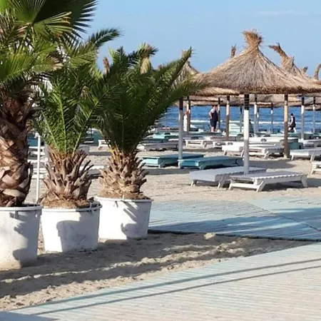 Azizi & Luxury 20m De Plaja *