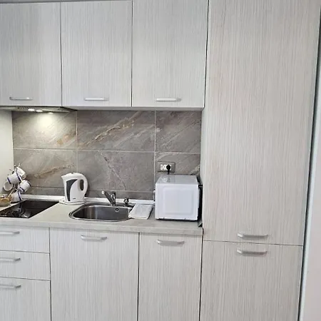 Azizi & Luxury 20m De Plaja * Năvodari