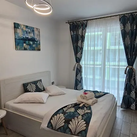 Azizi & Luxury 20m De Plaja