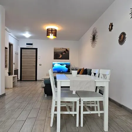 Azizi & Luxury 20m De Plaja *