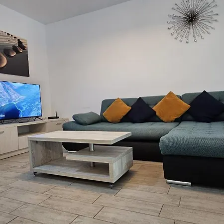 Azizi & Luxury 20m De Plaja